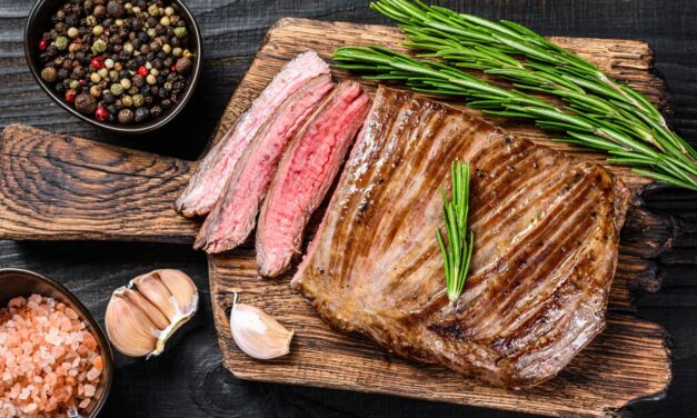 Cuisiner la bavette sans qu’elle se rétracte : le conseil redoutablement efficace d’un boucher