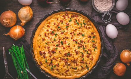 Pour un dîner délicieux à petit prix, testez cette tarte oignon-ciboulette que tout le monde adore