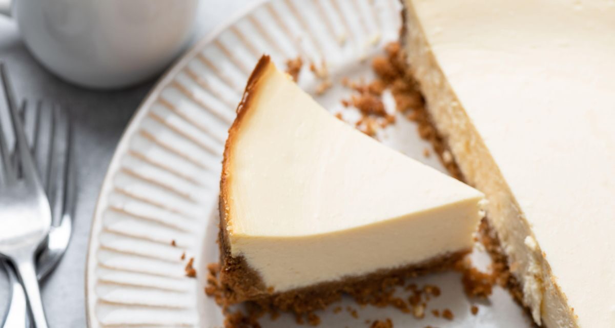 Ce cheesecake bluffant signé Etchebest ne nécessite ni cuisson, ni farine… et il rend accro dès la première bouchée
