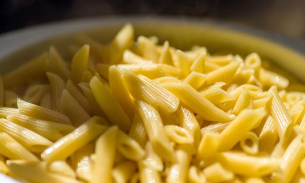 Ce chef italien déconseille la passoire : sa méthode pour égoutter les pâtes surprend même les pros